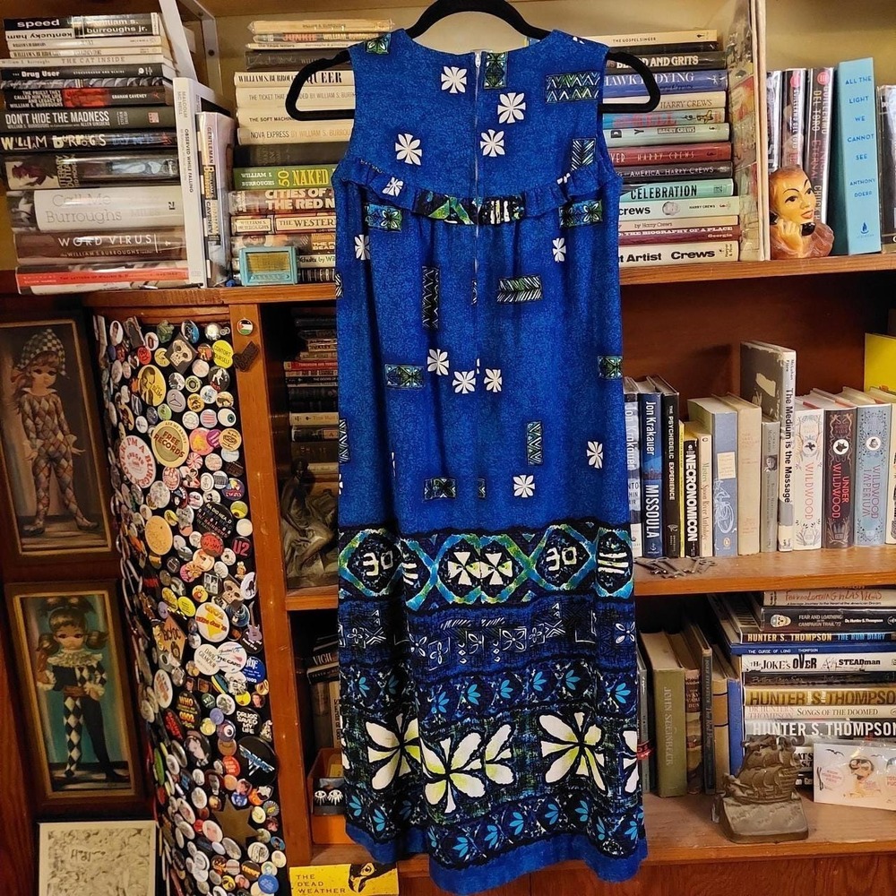 Vintage blue, green, and white summer dress with ruffle detail. - Picture 2 of 7